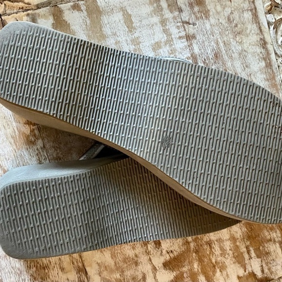 Grey Havaianas wedge Flip Flops, size 9 - Picture 3 of 8